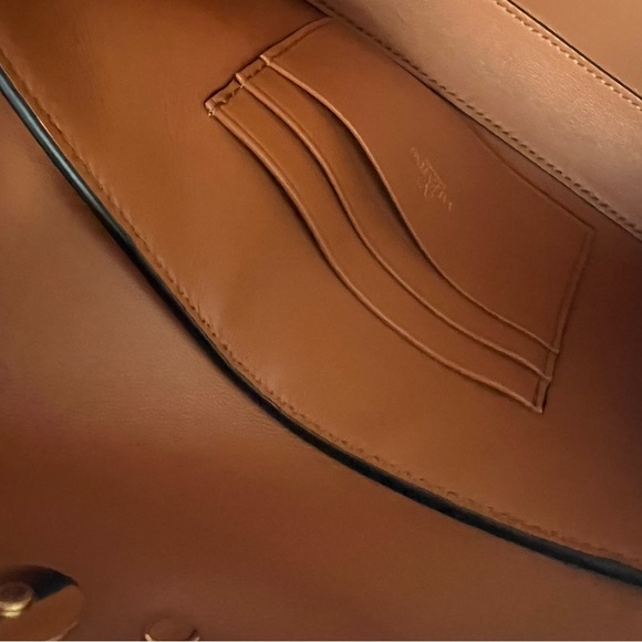 🖤SOLD🖤 VALENTINO GARAVANI Vlogo Bold Leather Shoulder Bag - Almond Beige NWT - Picture 14 of 16